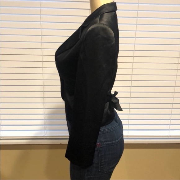 Women’s charlotte Russo satin crop blazer - Picture 2 of 6